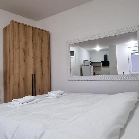 Grove II Apartment = Strict City Centre Novi Sad Eksteriør billede