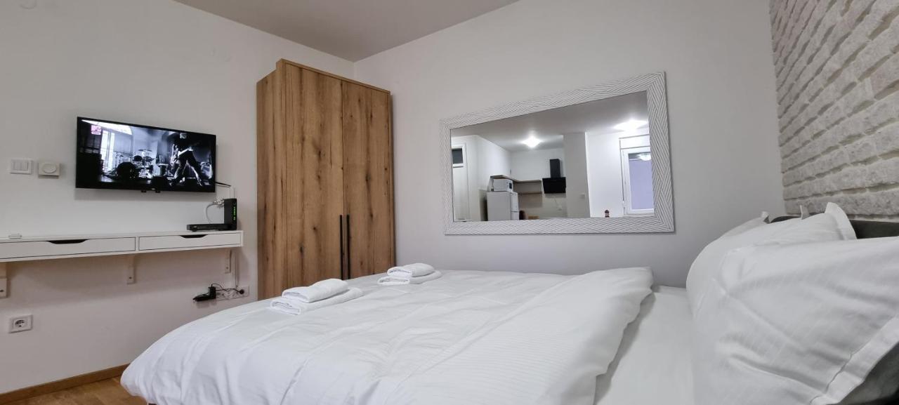 Grove II Apartment = Strict City Centre Novi Sad Eksteriør billede