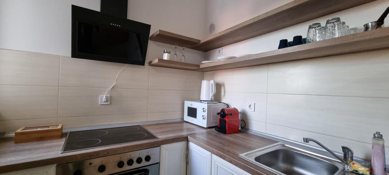Grove II Apartment = Strict City Centre Novi Sad Eksteriør billede