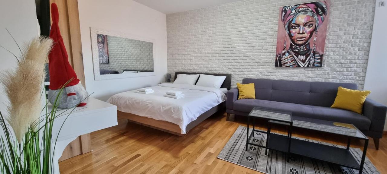 Grove II Apartment = Strict City Centre Novi Sad Eksteriør billede