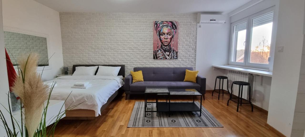 Grove II Apartment = Strict City Centre Novi Sad Eksteriør billede
